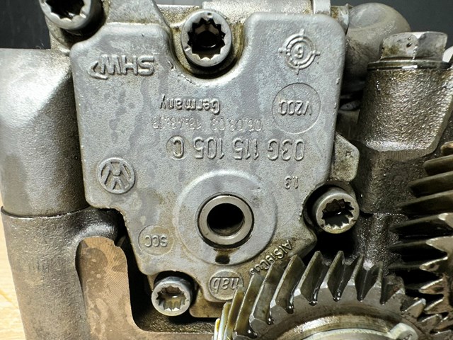 03G103537B VAG Масляный насос купить в Киев