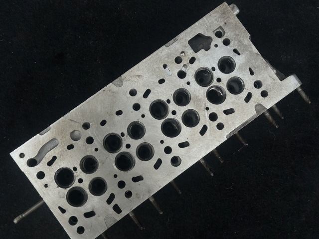 04L103064C Головка блока цилиндров (ГБЦ) купить Днепр