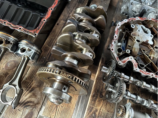 VAG 06H105021L Коленвал двигателя в наличии Ирпень