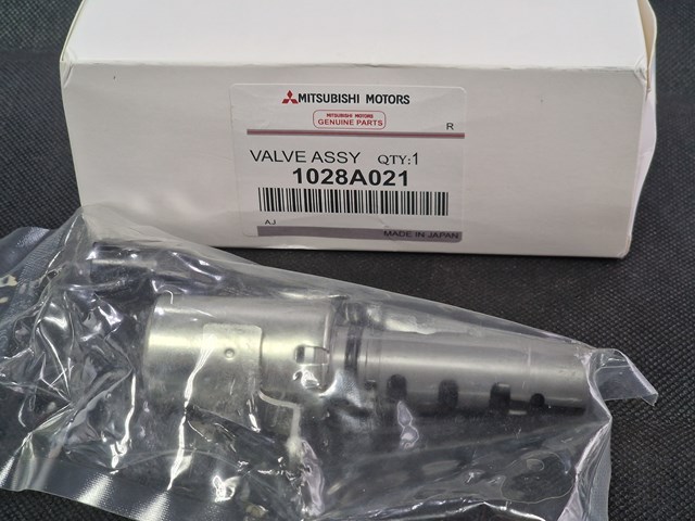 Клапан электромагнитный положения (фаз) распредвала, левый 1028A021 MITSUBISHI