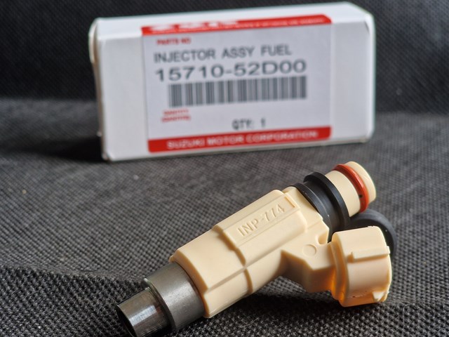 SUZUKI 1571052D00 Форсунка впрыска топлива в наличии Днепр