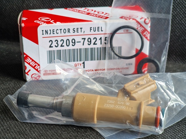 Форсунка дизельная в сборе 2320979215 TOYOTA