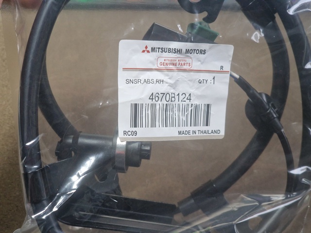 Датчик ABS задний правый 4670B124 MITSUBISHI
