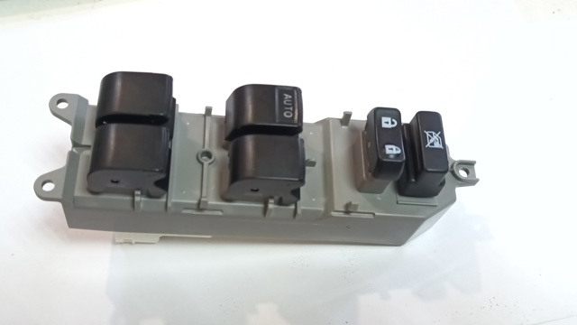 Кнопки переднего левого стеклоподъемника 8482002190 TOYOTA