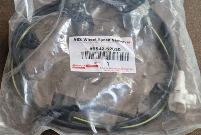 Сенсор АБС 8954252030 TOYOTA