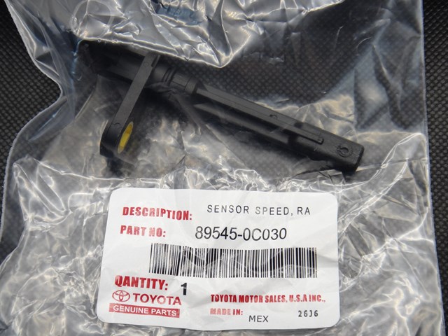 Датчик АБС (ABS) задний, правый 895450C030 TOYOTA