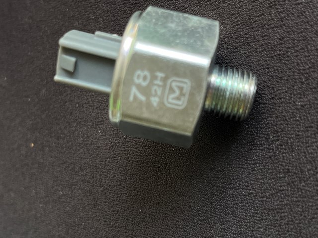 Датчик самовоспламенения 8961512120 TOYOTA