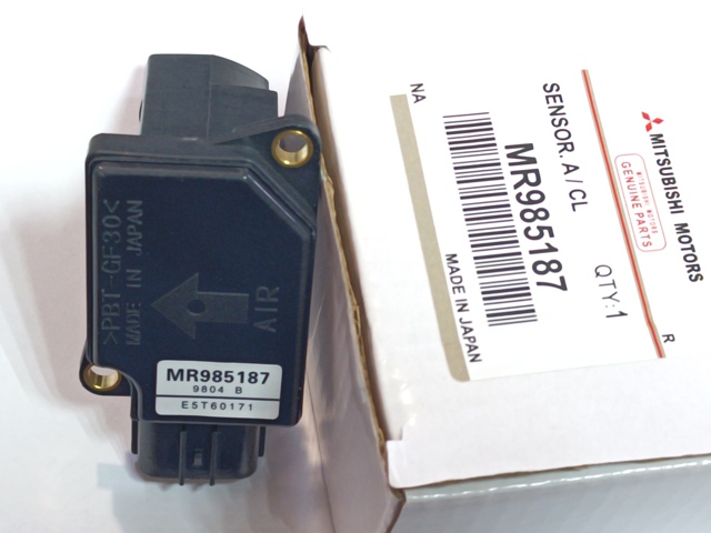 Датчик массового расхода воздуха MR985187 MITSUBISHI
