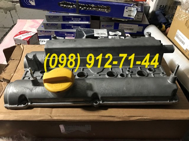 Крышка клапанов 96414614 GM