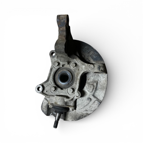 Цапфа (поворотный кулак) передний правый 30760562 VOLVO