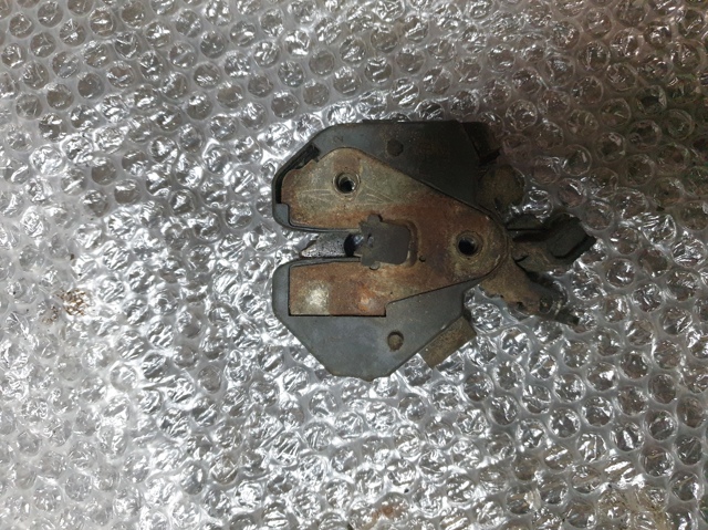 Замок капота, правый 31218474 VOLVO