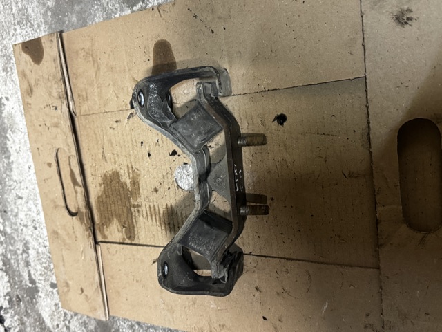 Задняя подушка двигателя 41022AC180 SUBARU