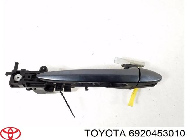 Держатель наружной ручки двери, задней левой 6920453010 TOYOTA
