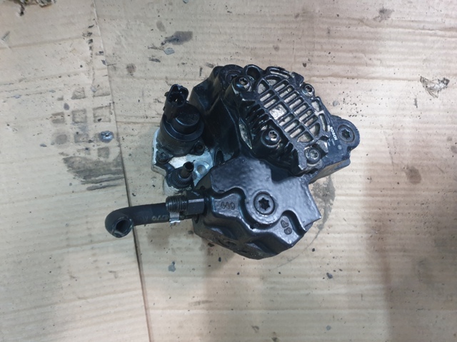 Насос топливный высокого давления 8251785 VOLVO