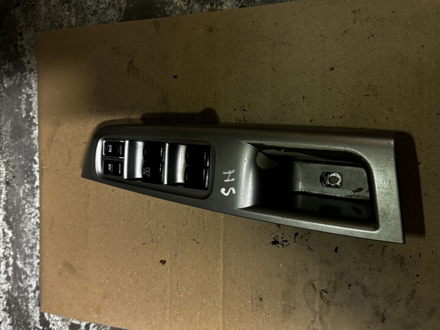 Кнопки переднего левого стекло подъемника 83071FG090 SUBARU