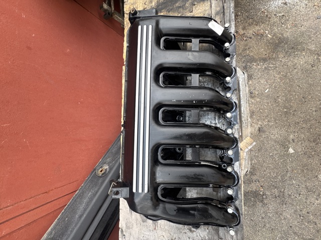 Коллектор впускной 8510261 LAND ROVER