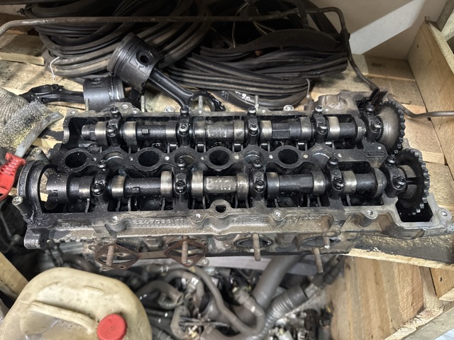 Головка блока в сборе c распредвалами 8510362 LAND ROVER