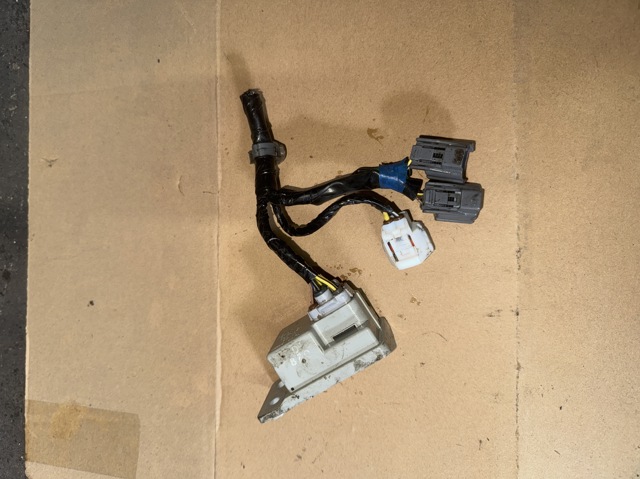 Реле фары 88018FE010 SUBARU