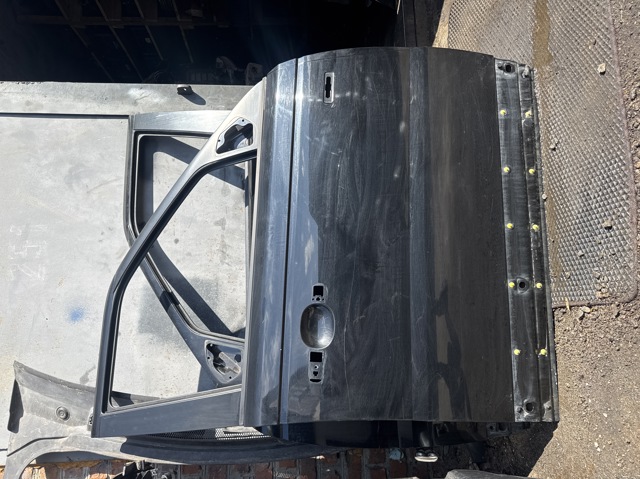 Пассажирская передняя дверь BDA790080 LAND ROVER