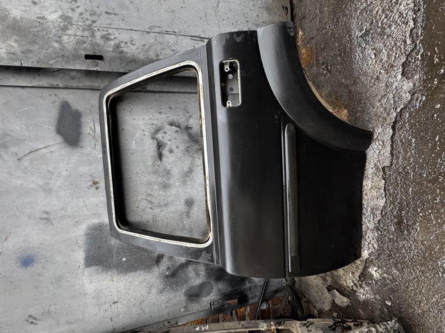 Дверь пассажирская задняя левая BFA490170 LAND ROVER
