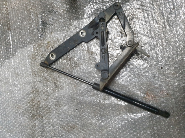 Шарнир капота правый BKB780021 LAND ROVER