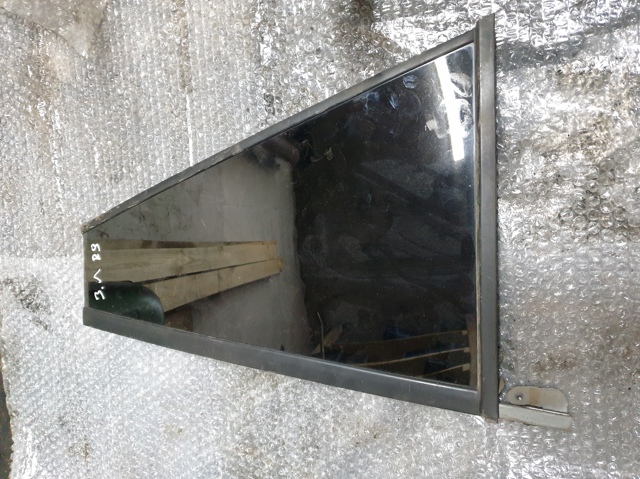 Форточка двери треугольник, задней, левой CVB500334 LAND ROVER