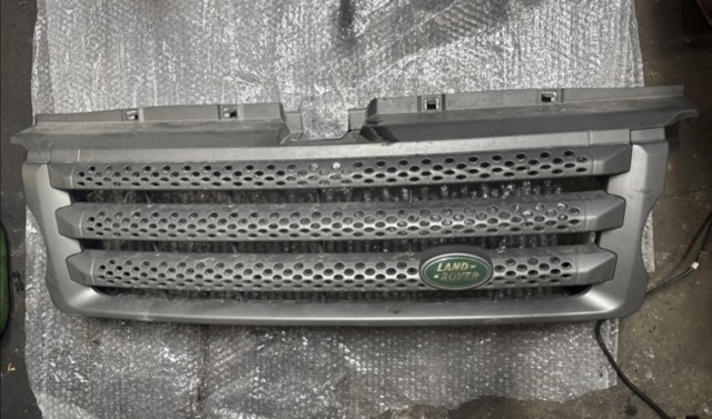 Облицовка радиатора DHB500062WWR LAND ROVER