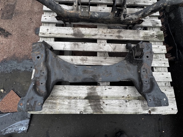 Передняя балка KGB100830 LAND ROVER