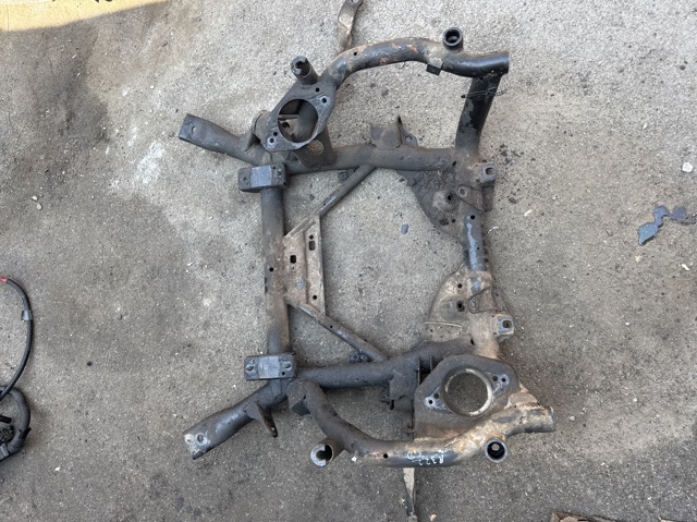 Передняя балка KGB500120 LAND ROVER