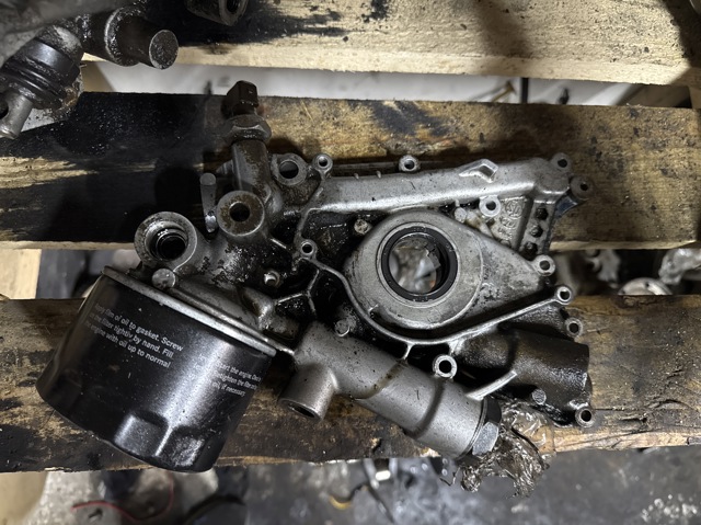 Помпа масляная LPF101200 LAND ROVER
