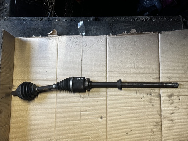 Полуось передняя, правая LR006706 LAND ROVER