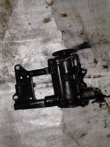 Масляный насос двигателя LR006805 LAND ROVER