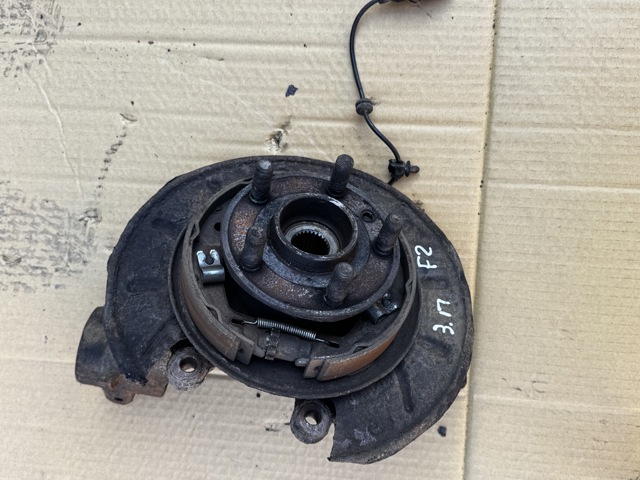 Кулак поворотный правый LR006962 LAND ROVER