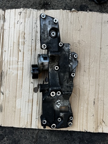 Кронштейн генератора LR007753 LAND ROVER
