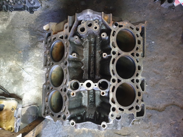 Блок цилиндров LR010297 LAND ROVER