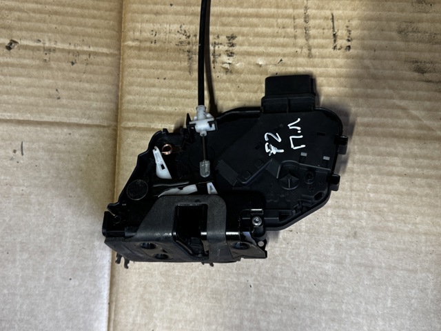 Замок передней левой двери LR011277 LAND ROVER