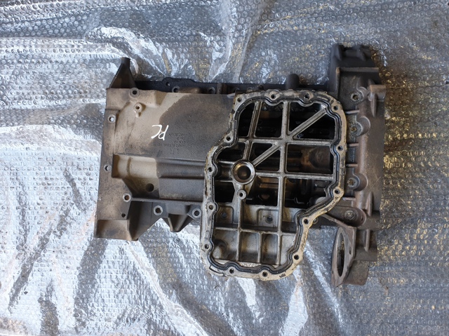 Поддон маслянный картера двигателя, верхняя часть LR011693 LAND ROVER