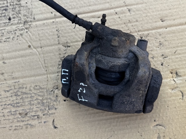 Суппорт тормозной передний правый LR015386 LAND ROVER