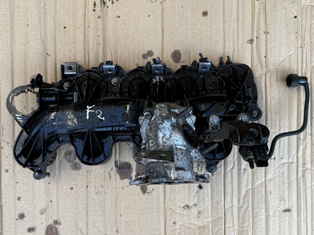 Коллектор впускной LR019987 LAND ROVER