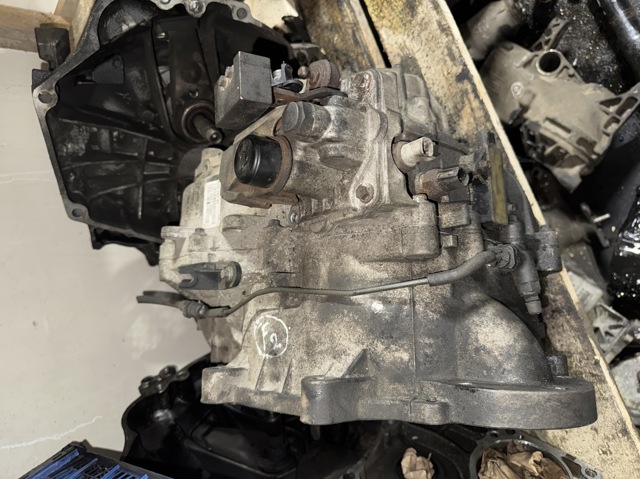 Коробка передач в сборе с главной передачей и дифференциалом LR024707 LAND ROVER