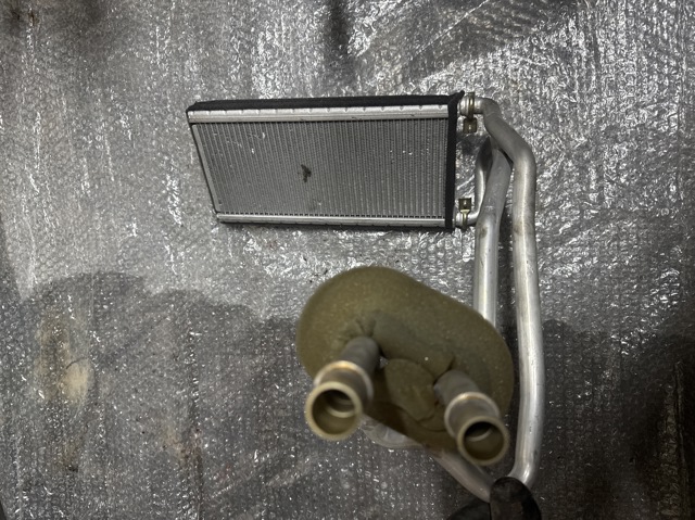 Радиатор печки (отопителя) LR031880 LAND ROVER