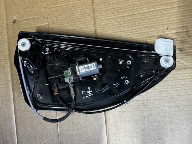  Механизм стеклоподъемника правой задней двери LR032028 LAND ROVER