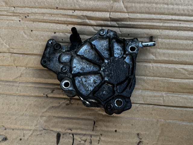 Вакуумный насос LR037627 LAND ROVER