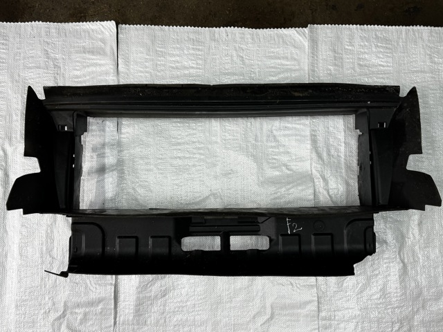 Нижний дефлектор радиатора LR038367 LAND ROVER