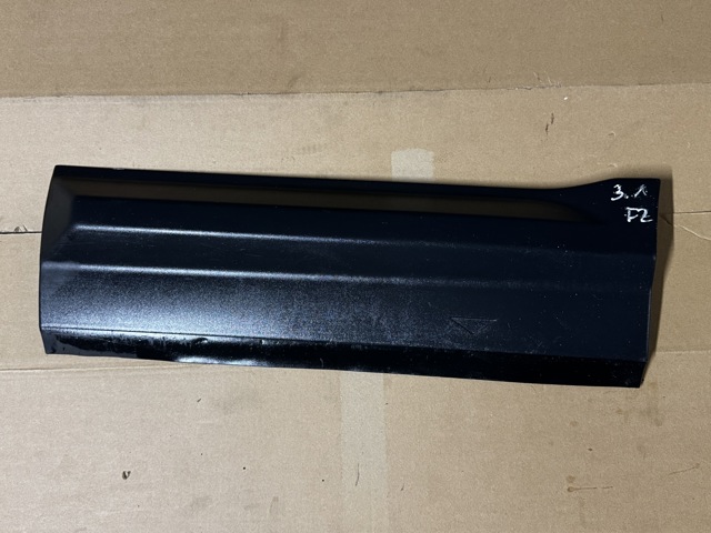 Молдинг двери задней левой нижний LR044661 LAND ROVER
