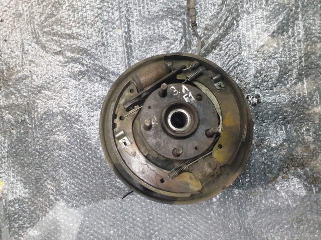 Цапфа поворотная левая RLH101331 LAND ROVER