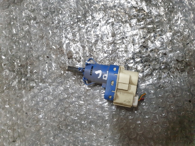 Датчик включения стоп-сигнала (лягушка) XKB500110 LAND ROVER