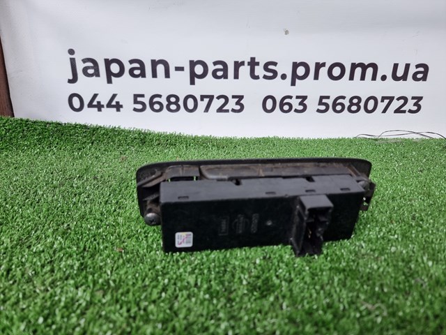NISSAN 25401AV640 Кнопочный блок управления стеклоподъемником передний левый в наличии Сумы