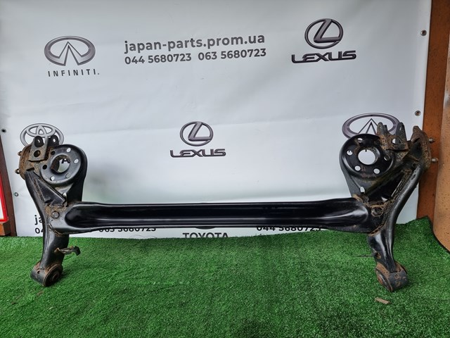 Поперечина задней подвески 4210112171 TOYOTA