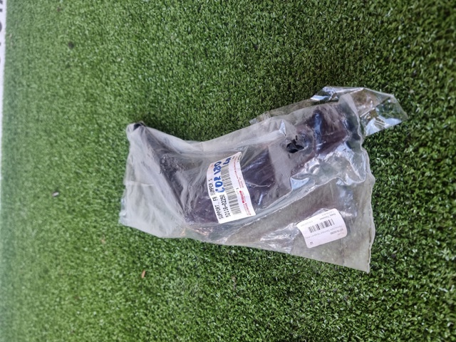Кронштейн бампера переднего, внешний левый 5211602250 TOYOTA